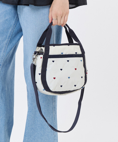 LeSportsac(レスポートサック)の「SMALL JENNI トリコロールハートエンブロイダリー(ショルダーバッグ・レディース・ホワイト・FREE)」の2枚目の写真