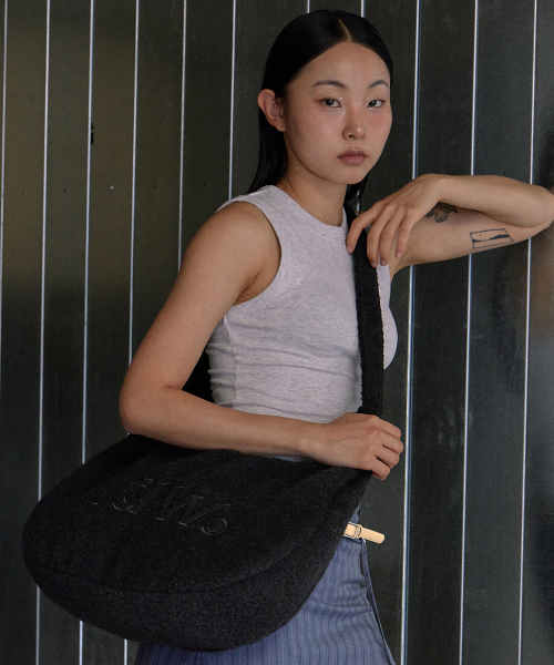HAVEAWHALE(ハブアホエール)の「wool cross pebble bag (BK)(メッセンジャーバッグ・レディース・その他・FREE)」の1枚目の写真