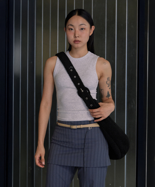 HAVEAWHALE(ハブアホエール)の「wool cross pebble bag (BK)(メッセンジャーバッグ・レディース・その他・FREE)」の3枚目の写真