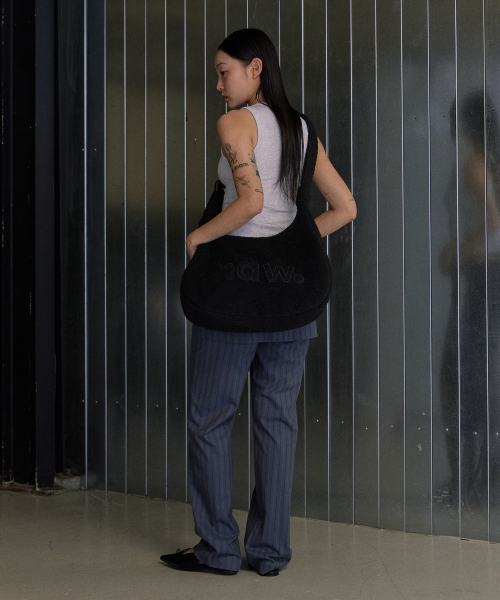 HAVEAWHALE(ハブアホエール)の「wool cross pebble bag (BK)(メッセンジャーバッグ・レディース・その他・FREE)」の5枚目の写真
