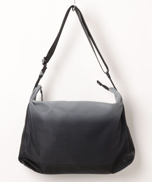 DIME(ダイム)の「Dime/ダイム/Gradient Messenger Bag(メッセンジャーバッグ・メンズ・ブラック・F)」の5枚目の写真