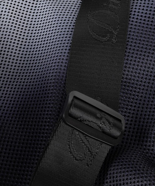 DIME(ダイム)の「Dime/ダイム/Gradient Messenger Bag(メッセンジャーバッグ・メンズ・ブラック・F)」の9枚目の写真