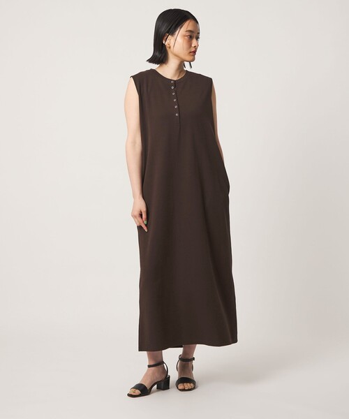A DAY IN THE LIFE UNITED ARROWS(アデイインザライフユナイテッドアローズ)の「カット ヘンリーネックワンピース <A DAY IN THE LIFE>(ワンピース・レディース・ダークブラウン/ネイビー/ダークグレー・FREE)」の2枚目の写真