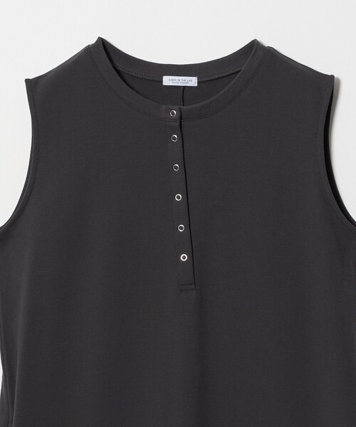 A DAY IN THE LIFE UNITED ARROWS(アデイインザライフユナイテッドアローズ)の「カット ヘンリーネックワンピース <A DAY IN THE LIFE>(ワンピース・レディース・ダークブラウン/ネイビー/ダークグレー・FREE)」の11枚目の写真
