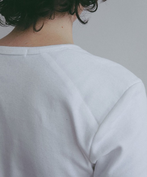 ETRE TOKYO(エトレトウキョウ)の「ボールドショルダーUネックTee(Tシャツ/カットソー・レディース・ブラック/セージグリーン/ホワイト・FREE)」の21枚目の写真