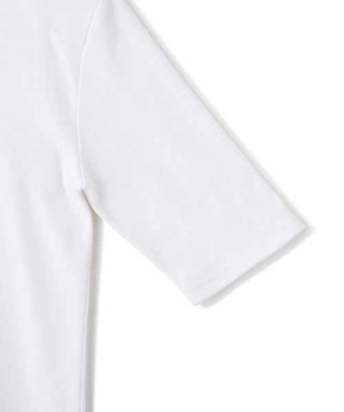 ETRE TOKYO(エトレトウキョウ)の「ボールドショルダーUネックTee(Tシャツ/カットソー・レディース・ブラック/セージグリーン/ホワイト・FREE)」の8枚目の写真