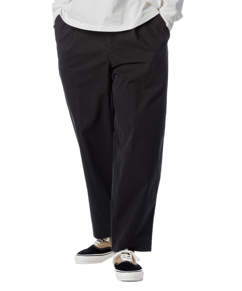 Sandinista(サンディニスタ)の「Gentleman Tuck Pants / タック入り撥水パンツ(その他パンツ・メンズ・チャコール/ブラック・LARGE/MEDIUM/SMALL)」の1枚目の写真