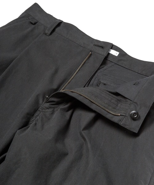 Sandinista(サンディニスタ)の「Gentleman Tuck Pants / タック入り撥水パンツ(その他パンツ・メンズ・チャコール/ブラック・LARGE/MEDIUM/SMALL)」の4枚目の写真
