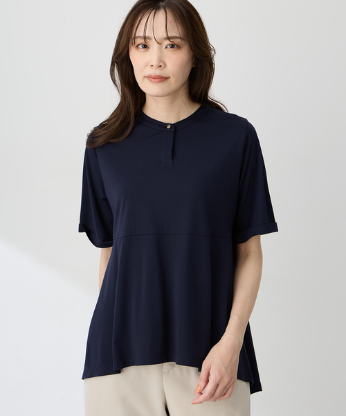 A/C DESIGN BY ALPHA CUBIC（エーシーデザインバイアルファキュービック）の「クルーネックペプラムTシャツ【ひやツヤ・UVカット・接触冷感】（Tシャツ/カットソー・レディース・ネイビー/サックスブルー/ライトグレー・M/L）」の2枚目の写真