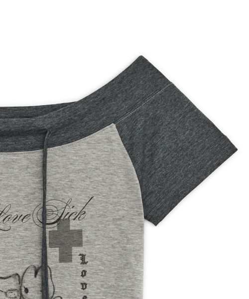 HUG YOUR SKIN(ハグユアスキン)の「ラブシックドローイングオフショルダーティー(チャコール)(Tシャツ/カットソー・レディース・その他・FREE)」の4枚目の写真