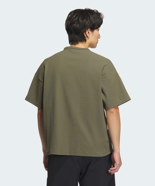 adidas（アディダス）の「ルーズフィット ワッフルファブリック 半袖Tシャツ / アディダス adidas（Tシャツ/カットソー・メンズ・オリーブ・XX-LARGE/3XL/LARGE/MEDIUM/SMALL/X-LARGE/X-SMALL）」の2枚目の写真
