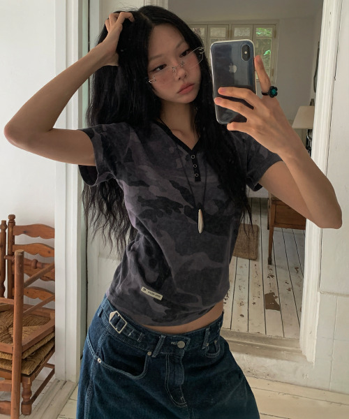 SOHUL(ソフル)の「Cam Snap V-T (ブラック)(Tシャツ/カットソー・レディース・その他・FREE)」の1枚目の写真