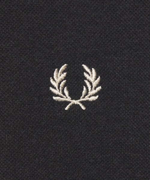 FRED PERRY(フレッドペリー)の「【別注】<FRED PERRY>ロングスリーブ Tシャツ(Tシャツ/カットソー・メンズ・ダークブラウン/オフホワイト/ダークグレー・XL/L/M)」の14枚目の写真