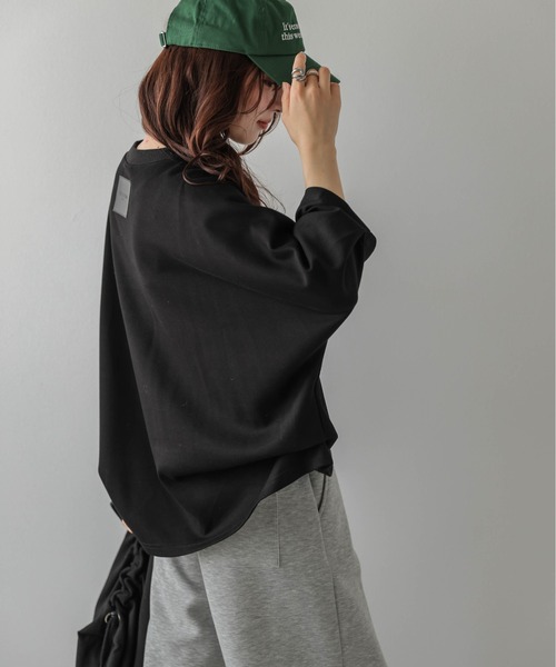La-gemme(ラジェム)の「ドルマンスリーブトップス/レザー調タグ/快適ポンチ素材(Tシャツ/カットソー・レディース・ブラック/ベージュ/カーキ/杢グレー・フリー)」の2枚目の写真