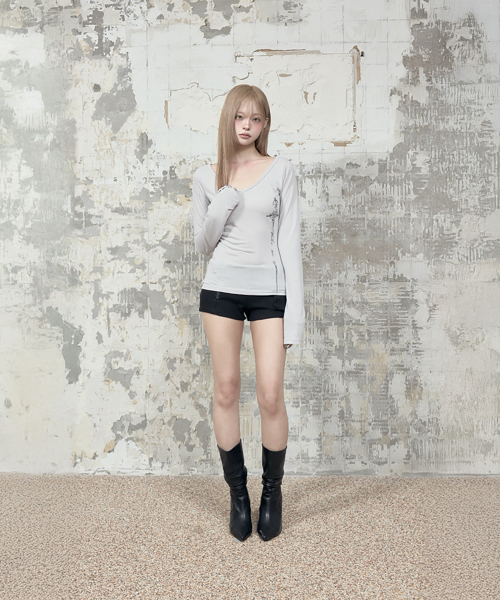 ETRE AU SOMMET(エトレオソメ)の「Back Double Cross Printing Long Sleeve (Gray)(Tシャツ/カットソー・レディース・チャコールグレー・FREE)」の4枚目の写真