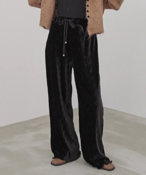 Bab(バブ)の「【S・Mサイズ展開】ベロアウェーブプリーツイージーパンツ(その他パンツ・レディース・ブラック/グレイッシュベージュ/ブラウン・SMALL/MEDIUM)」の2枚目の写真