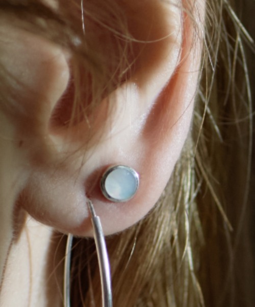 quip queint(クイップクエイント)の「【quip queint】palette pierce/パレット ピアス(ピアス(両耳用)・レディース・ホワイト/ブルー/シルバー×オニキス/グリーン・FREE)」の2枚目の写真