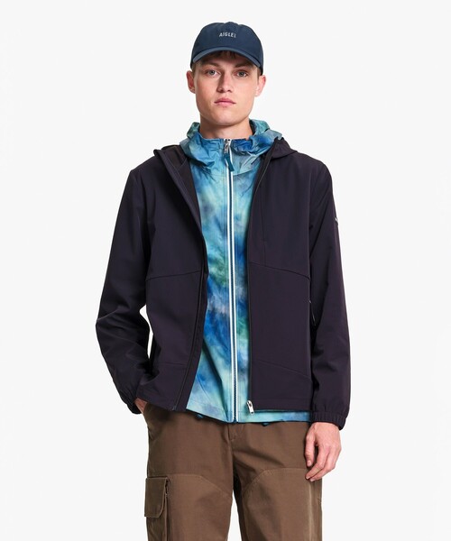 AIGLE（エーグル）の「撥水 防風 ストレッチ ソフトシェル フーデッドジャケット WARM（ブルゾン・メンズ・ダークカーキ/ブラック・L/M）」の4枚目の写真