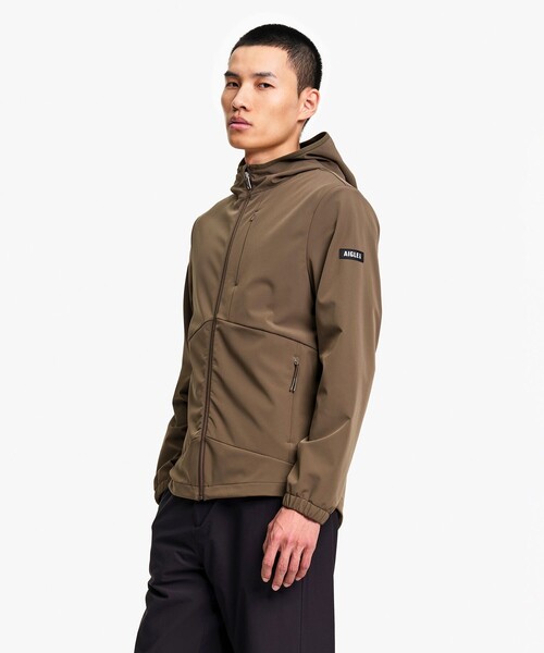 AIGLE（エーグル）の「撥水 防風 ストレッチ ソフトシェル フーデッドジャケット WARM（ブルゾン・メンズ・ダークカーキ/ブラック・L/M）」の16枚目の写真