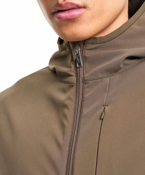 AIGLE（エーグル）の「撥水 防風 ストレッチ ソフトシェル フーデッドジャケット WARM（ブルゾン・メンズ・ダークカーキ/ブラック・L/M）」の18枚目の写真