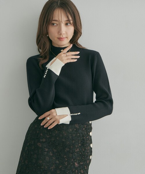 couture brooch(クチュールブローチ)の「【配色デザインがこなれ見え】袖口スリット パール調リブニット【吸湿発熱・静電気防止・抗菌防臭・洗濯機可】(ニット/セーター・レディース・ネイビー/ブラウン系その他/ブラック・38/42/40/36)」の7枚目の写真