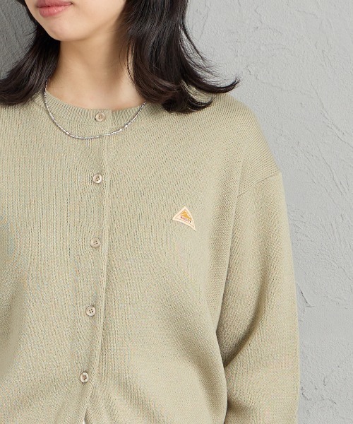 KELTY（ケルティ）の「【WEB先行予約】[KELTY/ケルティ] 別注 ワンポイントロゴ クルーネックニットカーディガン（カーディガン/ボレロ・レディース・レッド/ブラウン/チャコール/セージグリーン/オートミール・M/S）」の7枚目の写真