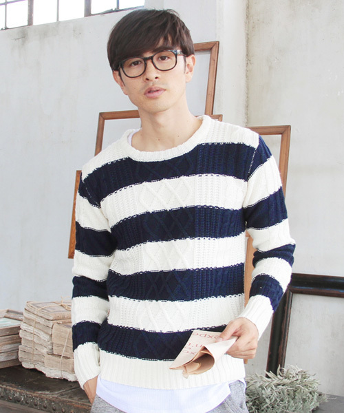 THE CASUAL（カジュアル）の「【ケーブル / フィッシャーマン】ウールミックスクルーネックニット（ニット/セーター・メンズ・オフホワイト/ブラック系その他/ワイン/ネイビー/ホワイト×ネイビー/チャコール/杢グレー/ホワイト/ブラック/チャコールグレー×ブラック・XL/L/S/M）」の4枚目の写真