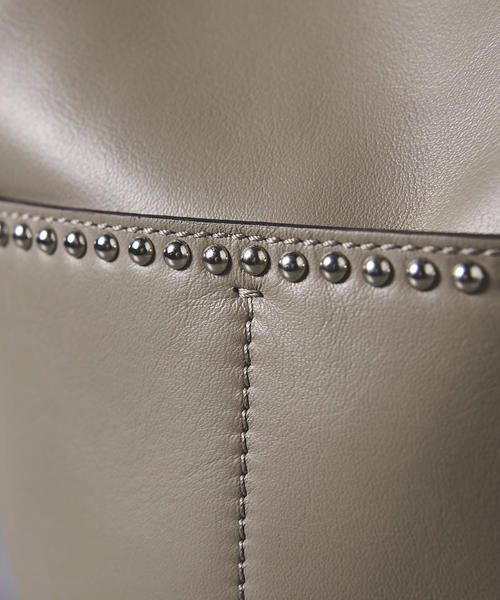 J&M Davidson(ジェイアンドエムデヴィッドソン)の「<J&M Davidson(ジェイアンドエム デヴィッドソン)> MINI DAISY STUDS バッグ■■■◇(ハンドバッグ・レディース・ブラック/ナチュラル/オフホワイト/ライトグレー・FREE)」の11枚目の写真