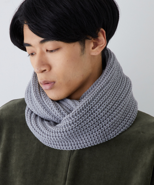 STUDIOUS（ステュディオス）の「ユーティリティローゲージニットスヌード（ストール/ショール・メンズ・ブラック/グレー/ベージュ/ブルー/ワイン・FREE）」の3枚目の写真