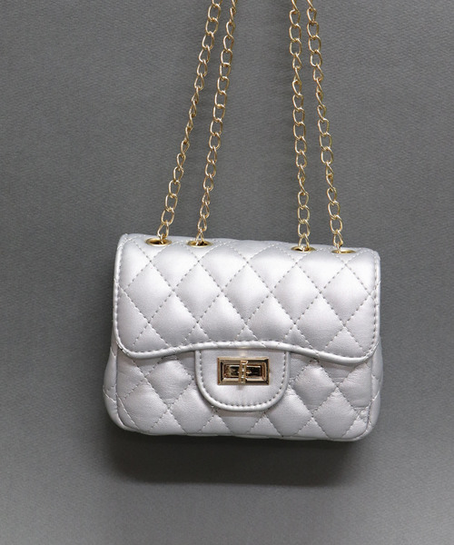 florist（フローリスト）の「合皮キルトショルダーバッグ（ショルダーバッグ・レディース・ブラック/ベージュ/ピンク/シルバー/ブルー/ホワイト・FREE）」の6枚目の写真