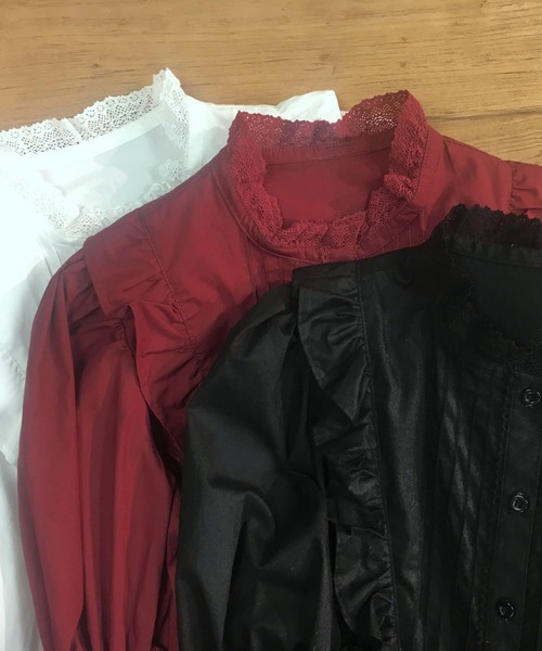 one after another NICE CLAUP（ワンアフターアナザーナイスクラップ）の「Ｖフリルタックブラウス（シャツ/ブラウス・レディース・ブラック/オフホワイト/ボルドー・FREE）」の7枚目の写真