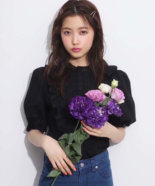 one after another NICE CLAUP（ワンアフターアナザーナイスクラップ）の「Ｖフリルタックブラウス（シャツ/ブラウス・レディース・ブラック/オフホワイト/ボルドー・FREE）」の10枚目の写真