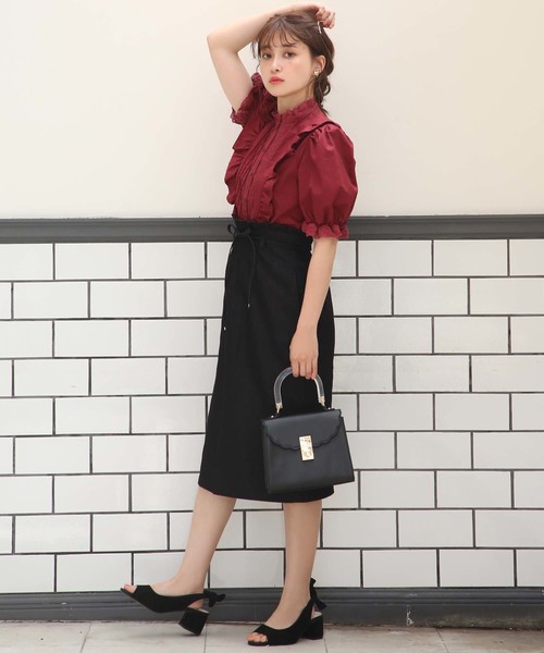 one after another NICE CLAUP（ワンアフターアナザーナイスクラップ）の「Ｖフリルタックブラウス（シャツ/ブラウス・レディース・ブラック/オフホワイト/ボルドー・FREE）」の5枚目の写真