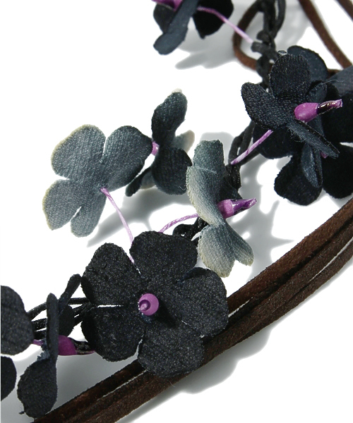 bpr BEAMS Women's（ビーピーアール　ビームス）の「atelier senka / 小花のガーランド（その他ヘアアクセサリー・レディース・ブラック/ピンク・ONE SIZE）」の3枚目の写真