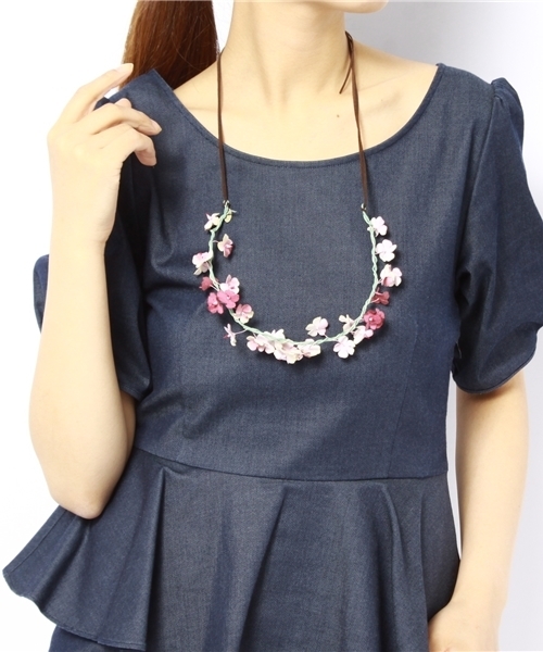 bpr BEAMS Women's（ビーピーアール　ビームス）の「atelier senka / 小花のガーランド（その他ヘアアクセサリー・レディース・ブラック/ピンク・ONE SIZE）」の6枚目の写真