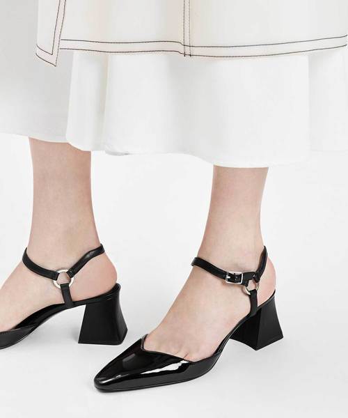 CHARLES & KEITH(チャールズ & キース)の「アンクルストラップフレアヒール / ANKLE STRAP FLARE HEELS(サンダル・レディース・ブラック/レッド/ピンク・22.5cm/23cm/23.5cm/24.5cm/25cm/25.5cm)」の4枚目の写真