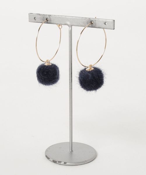 tone(トーン)の「【HO’OKAHI】Furball×Hoop Pierce(ピアス(両耳用)・レディース・ネイビー/ブラウン/グリーン/アイボリー/ボルドー・FREE)」の4枚目の写真