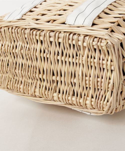 Rewde(ルゥデ)の「ハンドルリボンカゴBAG(9R18-KB2011)(かごバッグ・レディース・ホワイト/ブラック/ネイビー・FREE)」の5枚目の写真