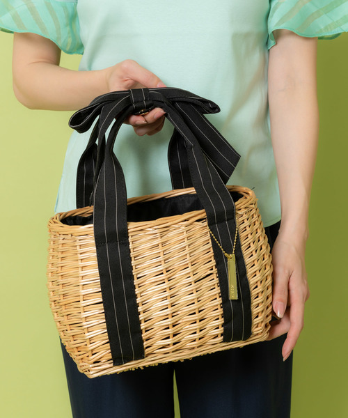 Rewde(ルゥデ)の「ハンドルリボンカゴBAG(9R18-KB2011)(かごバッグ・レディース・ホワイト/ブラック/ネイビー・FREE)」の1枚目の写真