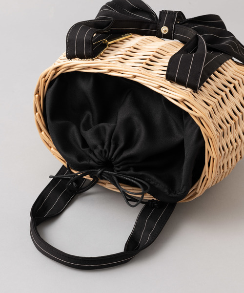 Rewde(ルゥデ)の「ハンドルリボンカゴBAG(9R18-KB2011)(かごバッグ・レディース・ホワイト/ブラック/ネイビー・FREE)」の10枚目の写真