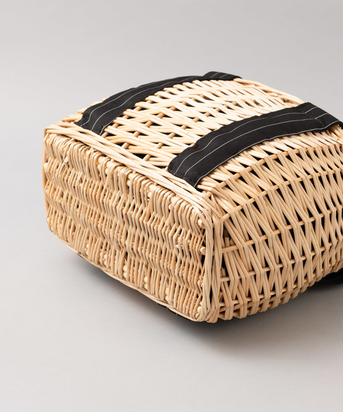 Rewde(ルゥデ)の「ハンドルリボンカゴBAG(9R18-KB2011)(かごバッグ・レディース・ホワイト/ブラック/ネイビー・FREE)」の8枚目の写真