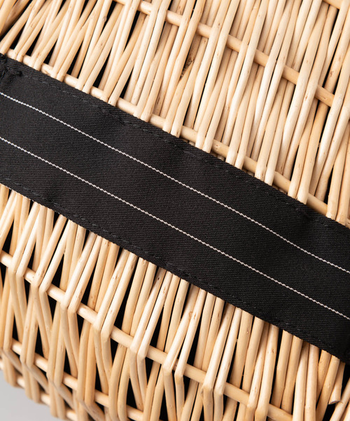 Rewde(ルゥデ)の「ハンドルリボンカゴBAG(9R18-KB2011)(かごバッグ・レディース・ホワイト/ブラック/ネイビー・FREE)」の7枚目の写真