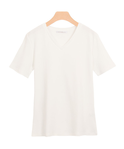 Pierrot（ピエロ）の「ネックが選べる シルケットコットンTシャツ（Tシャツ/カットソー・レディース・ネイビー/ブラック系その他/ベージュ系その他/ブラック/ホワイト系その他/オフホワイト/杢グレー/ブルー系その他/ブラウン系その他/モカ/グレー系その他/グレイッシュベージュ・L/M）」の2枚目の写真