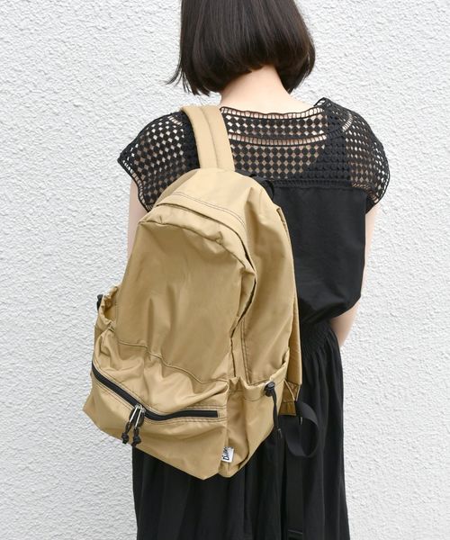 SHIPS(シップス)の「Drifter:クラシックパック◇(バックパック/リュック・レディース・ブラック/ベージュ・ONE SIZE)」の8枚目の写真