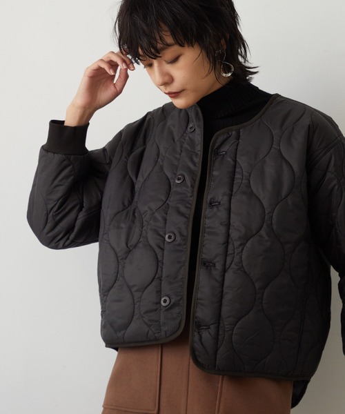 marle(マルレ)の「ウェーブキルトショートジャケット(その他アウター・レディース・カーキ/ブラック/ベージュ・MEDIUM/SMALL/LARGE)」の2枚目の写真