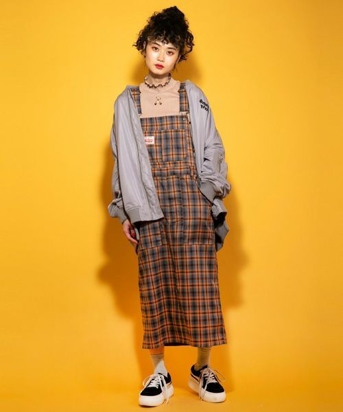 Candy Stripper(キャンディストリッパー)の「DEFIANT JUMPER スカート(ジャンパースカート・レディース・ブラック/イエロー/オレンジ・1/2)」の18枚目の写真