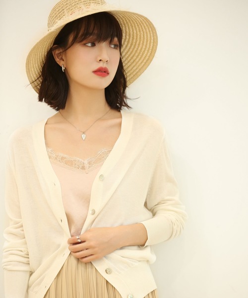 SAISON DE PAPILLON（セゾンドパピヨン）の「サマーニットVネック冷房対策カーディガン（カーディガン/ボレロ・レディース・ラベンダー/ブラック/ホワイト/グリーン/テラコッタ/カーキ/パープル/ブラウン/ネイビー/キャメル/ローズ/チャコール/ブルー・M/L/XL）」の2枚目の写真