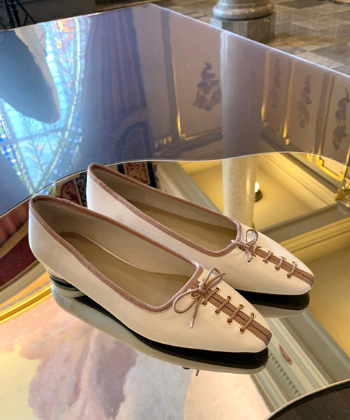 RANDA(ランダ)の「スクエアトゥレースアップフラットパンプス(パンプス・レディース・クリーム/ブラウン/ブラック・23/25/24/23.5/22.5/24.5)」の5枚目の写真