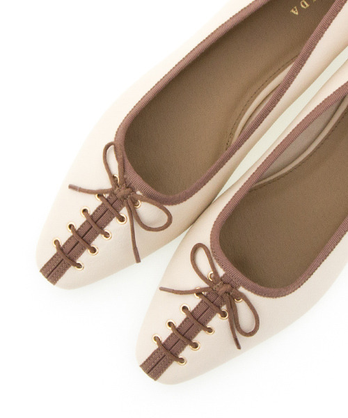 RANDA(ランダ)の「スクエアトゥレースアップフラットパンプス(パンプス・レディース・クリーム/ブラウン/ブラック・23/25/24/23.5/22.5/24.5)」の8枚目の写真