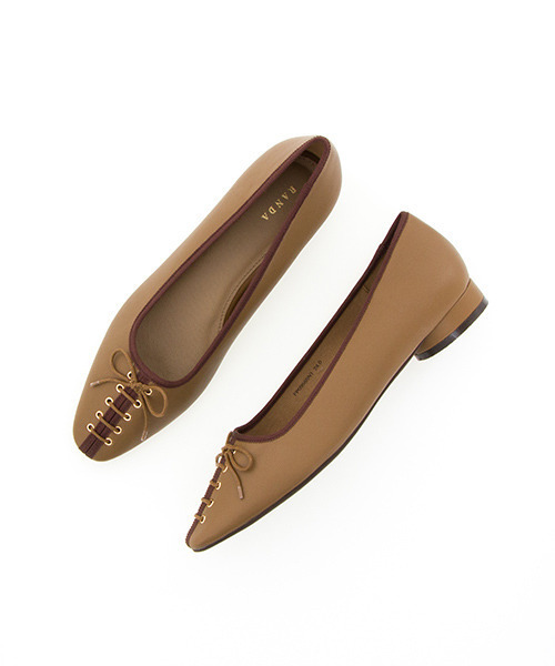 RANDA(ランダ)の「スクエアトゥレースアップフラットパンプス(パンプス・レディース・クリーム/ブラウン/ブラック・23/25/24/23.5/22.5/24.5)」の13枚目の写真